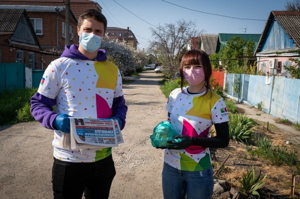Краснодарские волонтеры разносят свежие номера &laquo;Комсомолки&raquo;
