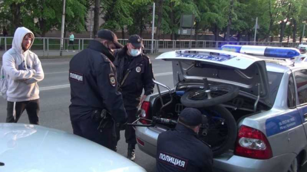 Задержаны шесть участников акции вандализма на здании администрации Краснодара Задержаны шесть участников акции вандализма на здании администрации Краснодара