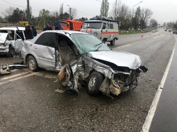 На Кубани после серьезного ДТП госпитализированы четыре человека На Кубани после серьезного ДТП госпитализированы четыре человека