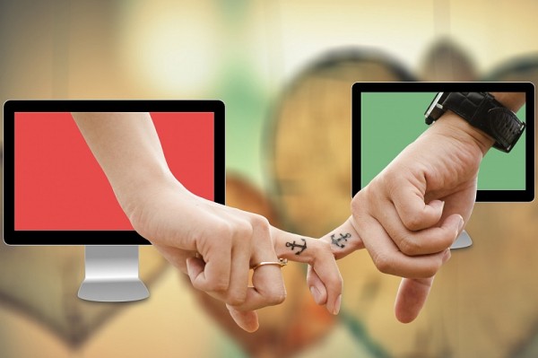 
            Из-за коронавируса в Америке уже разрешили виртуальные браки                    