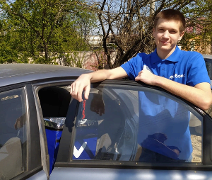 «Ощущаю себя суперменом, который помогает людям». Как работают курьеры и службы доставки во время карантина