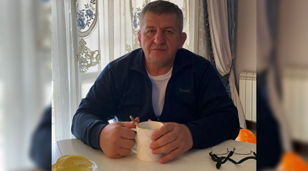 Отец Хабиба Абдулманап Нурмагомедов попал в больницу Махачкалы с пневмонией Отец Хабиба Абдулманап Нурмагомедов попал в больницу Махачкалы с пневмонией