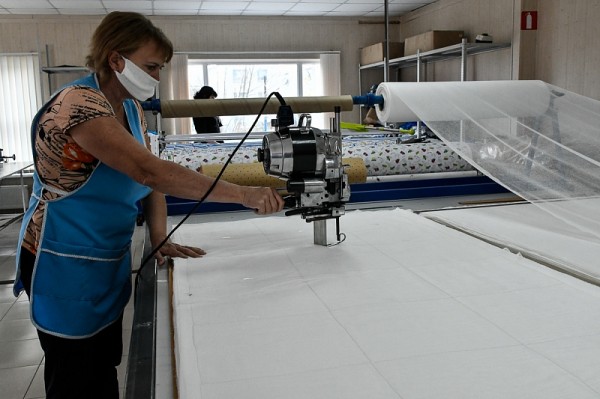 
            Швеи меняют профиль. В Славянском районе начали производство защитных повязок                    