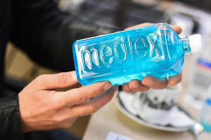 &laquo;Твердое мыло не уберет вирус из линий жизни&raquo;. Репортаж с краснодарского производства антисептиков