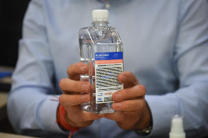 &laquo;Твердое мыло не уберет вирус из линий жизни&raquo;. Репортаж с краснодарского производства антисептиков