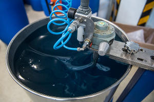 &laquo;Твердое мыло не уберет вирус из линий жизни&raquo;. Репортаж с краснодарского производства антисептиков