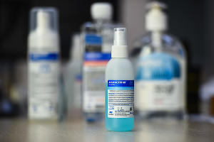 &laquo;Твердое мыло не уберет вирус из линий жизни&raquo;. Репортаж с краснодарского производства антисептиков