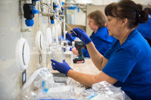 &laquo;Твердое мыло не уберет вирус из линий жизни&raquo;. Репортаж с краснодарского производства антисептиков