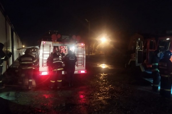 В Краснодаре ночью на территории склада произошел крупный пожар
В Краснодаре ночью на территории склада произошел крупный пожар