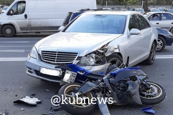 В Краснодаре водитель на «Мерседесе» сбил мотоциклиста
В Краснодаре водитель на «Мерседесе» сбил мотоциклиста