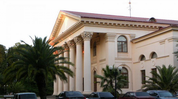 В Сочи депутаты горсобрания сдали тест на коронавирус из-за заболевшей сотрудницы аппарата В Сочи депутаты горсобрания сдали тест на коронавирус из-за заболевшей сотрудницы аппарата