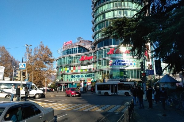 
            В Сочи «заминировали» здание торгового центра                    