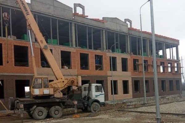 В станице Раевской в рамках нацпроекта строят начальную школу
В станице Раевской в рамках нацпроекта строят начальную школу