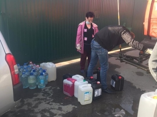 Краснодарским управляющим компаниям бесплатно раздали почти 50 тонн дезинфикатов Краснодарским управляющим компаниям бесплатно раздали почти 50 тонн дезинфикатов