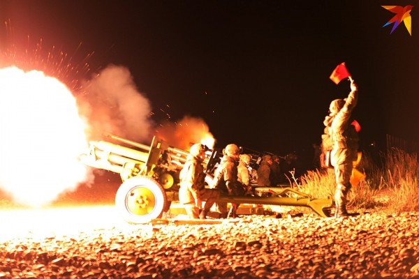 В Новороссийске в День Победы прогремел праздничный салют В Новороссийске в День Победы прогремел праздничный салют