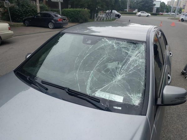 Нарушила ПДД: в Краснодаре &laquo;Мерседес&raquo; сбил женщину