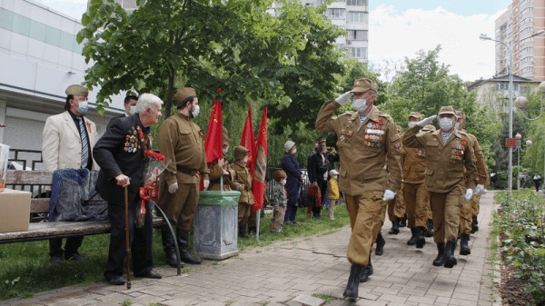 Концертами и парадами во дворах поздравили 186 ветеранов Краснодара