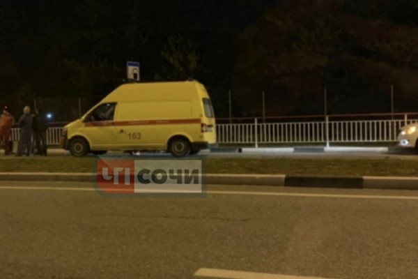 В Сочи водитель легковушки сбил скутериста и скрылся с места ДТП В Сочи водитель легковушки сбил скутериста и скрылся с места ДТП