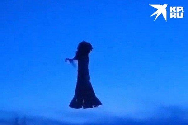 Жители Кубани обсуждают загадочное появление призрака в вечернем небе Жители Кубани обсуждают загадочное появление призрака в вечернем небе