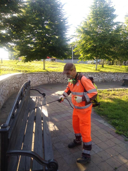 Управляющим организациям Краснодара бесплатно передали ещё 8 тонн дезинфицирующего средства Управляющим организациям Краснодара бесплатно передали ещё 8 тонн дезинфицирующего средства