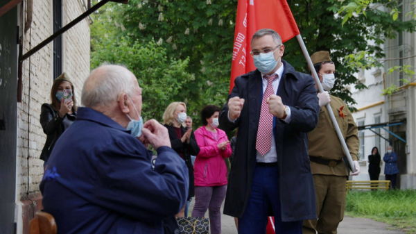 Концертами и парадами во дворах поздравили 186 ветеранов Краснодара