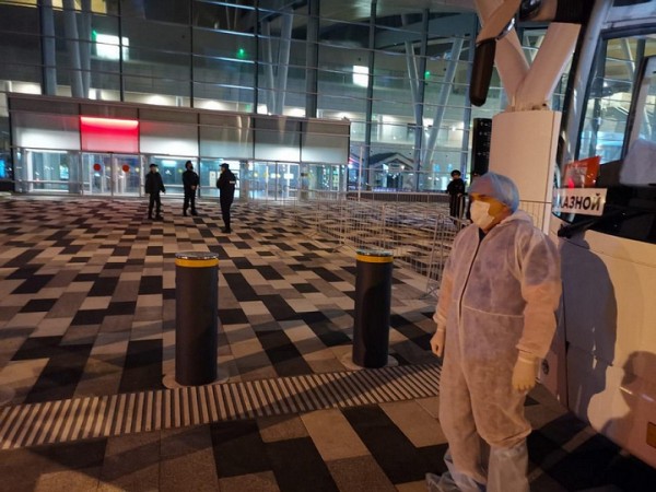 Эвакуированных из Таиланда кубанцев привезли в Краснодар в сопровождении полиции. ФОТО