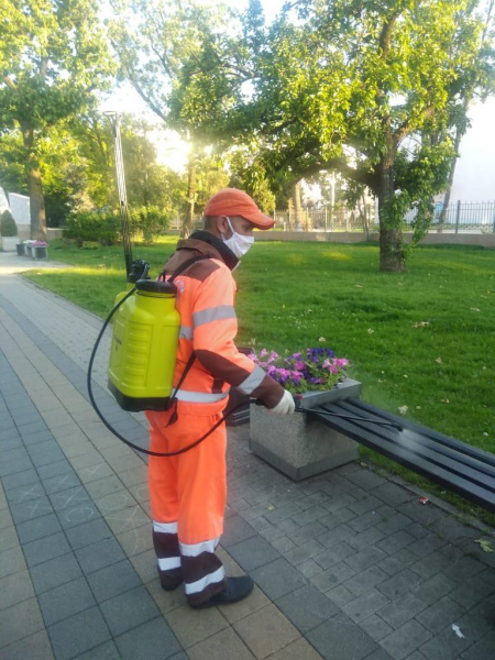 Управляющим организациям Краснодара бесплатно передали ещё 8 тонн дезинфицирующего средства Управляющим организациям Краснодара бесплатно передали ещё 8 тонн дезинфицирующего средства