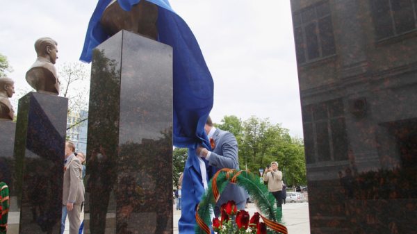 В Краснодаре ко Дню Победы установили бюсты студентам и преподавателям КубГТУ &mdash; Героям Советского Союза