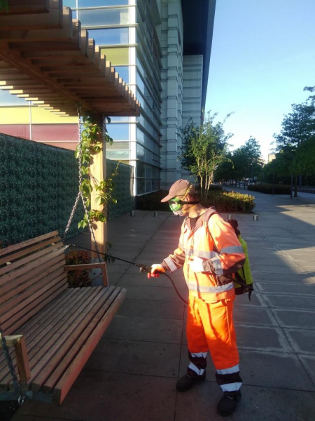 Управляющим организациям Краснодара бесплатно передали ещё 8 тонн дезинфицирующего средства Управляющим организациям Краснодара бесплатно передали ещё 8 тонн дезинфицирующего средства