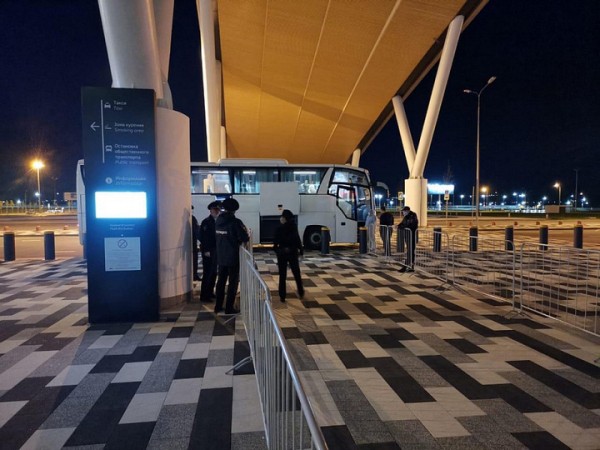 Эвакуированных из Таиланда кубанцев привезли в Краснодар в сопровождении полиции. ФОТО