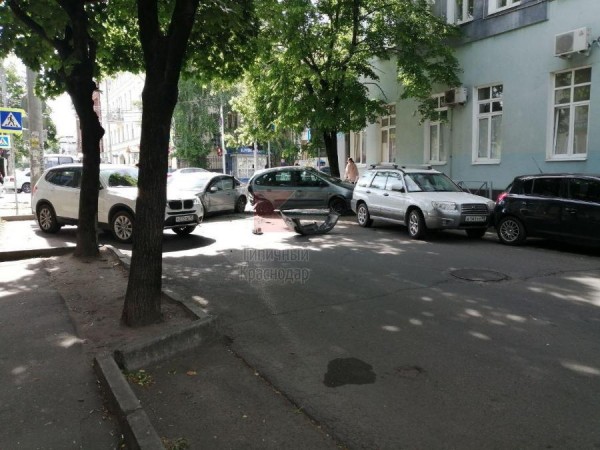 В центре Краснодара произошла авария с участием пяти автомобилей