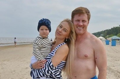 Экс-солистка группы «Блестящие» пожаловалась, что бывший муж сбежал в Сочи и не платит алименты Экс-солистка группы «Блестящие» пожаловалась, что бывший муж сбежал в Сочи и не платит алименты