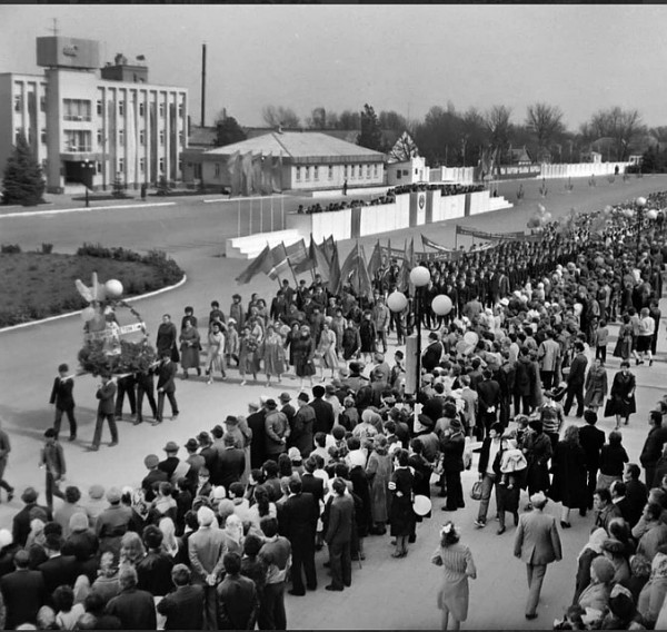 Как праздновали Первомай на Кубани в прошлом веке: архивные фото Как праздновали Первомай на Кубани в прошлом веке: архивные фото