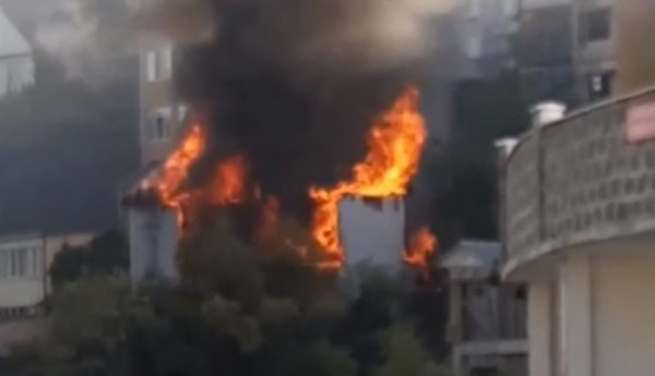 В Сочи произошел сильный пожар (ВИДЕО)