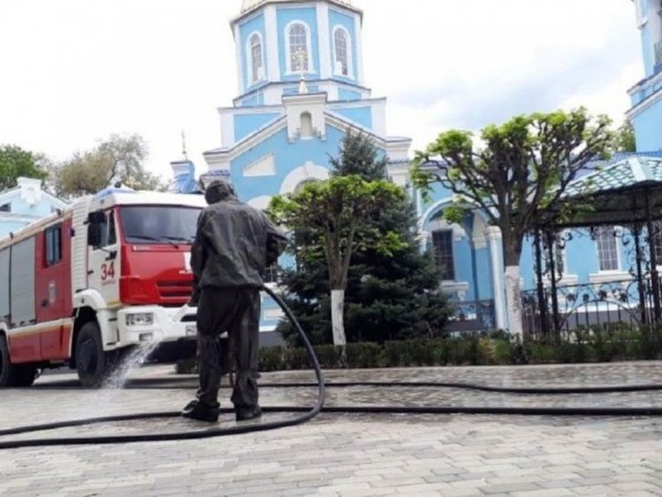 На Кубани дезинфицируют авто и железнодорожные вокзалы На Кубани дезинфицируют авто и железнодорожные вокзалы