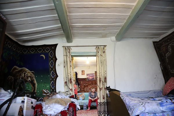 Из морщинистой старухи в молодую леди: кубанские станичники взялись за судьбу бедной соседки и готовы построить ей дом Из морщинистой старухи в молодую леди: кубанские станичники взялись за судьбу бедной соседки и готовы построить ей дом