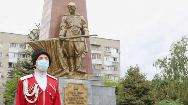 В честь Дня Победы в Краснодаре возложили венки и цветы к мемориалу «Вечный огонь» В честь Дня Победы в Краснодаре возложили венки и цветы к мемориалу «Вечный огонь»