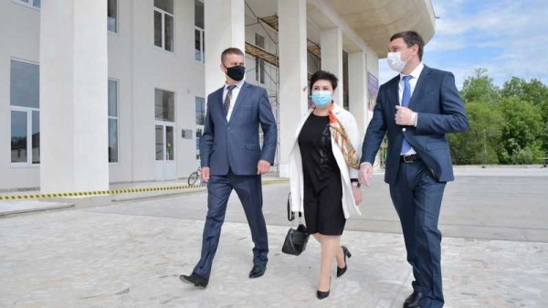 Самому крупному Дворцу культуры в пригороде Краснодара впервые со дня постройки обновляют фасад Самому крупному Дворцу культуры в пригороде Краснодара впервые со дня постройки обновляют фасад