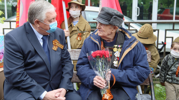 Концертами и парадами во дворах поздравили 186 ветеранов Краснодара