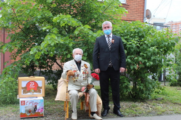 Концертами и парадами во дворах поздравили 186 ветеранов Краснодара