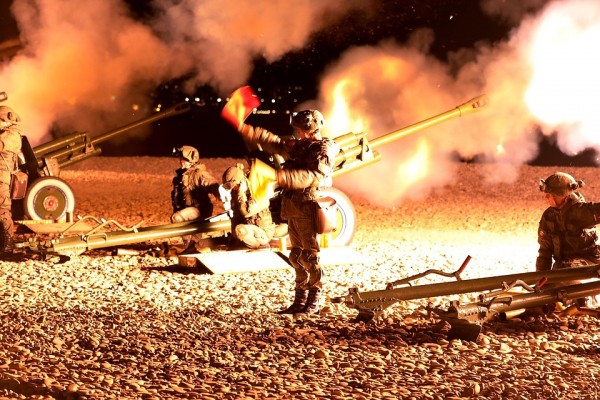 В Новороссийске в День Победы прогремел праздничный салют В Новороссийске в День Победы прогремел праздничный салют