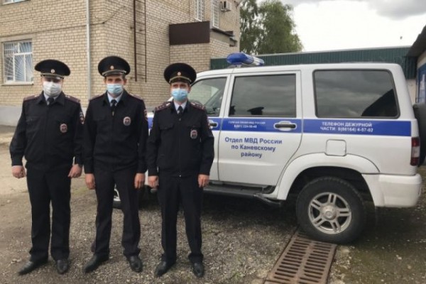 На Кубани полицейские спасли из пожара пожилую женщину