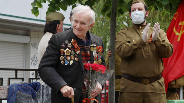 Концертами и парадами во дворах поздравили 186 ветеранов Краснодара