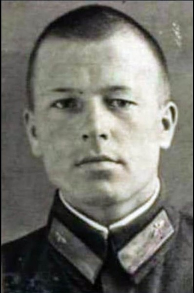 Поисковики разыскивают родственников пилота, найденного под Новороссийском Поисковики разыскивают родственников пилота, найденного под Новороссийском