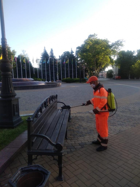 Управляющим организациям Краснодара бесплатно передали ещё 8 тонн дезинфицирующего средства Управляющим организациям Краснодара бесплатно передали ещё 8 тонн дезинфицирующего средства