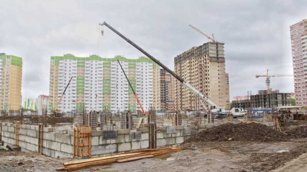 В микрорайоне Гидростроителей Краснодара возводят цокольный этаж новой большой школы на 1550 мест В микрорайоне Гидростроителей Краснодара возводят цокольный этаж новой большой школы на 1550 мест