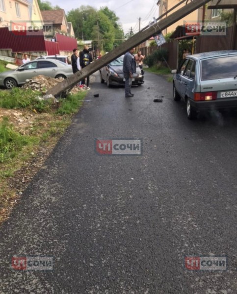 В Сочи водитель иномарки оставил без света четверть района В Сочи водитель иномарки оставил без света четверть района