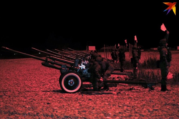 В Новороссийске в День Победы прогремел праздничный салют В Новороссийске в День Победы прогремел праздничный салют