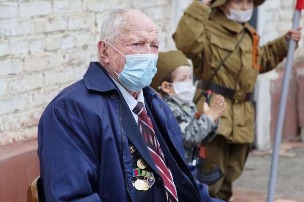 Концертами и парадами во дворах поздравили 186 ветеранов Краснодара