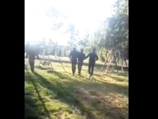 Следователи заинтересовались происшествием в станице Варениковской, где полицейские задержали мужчину, а его детей оставили на площадке